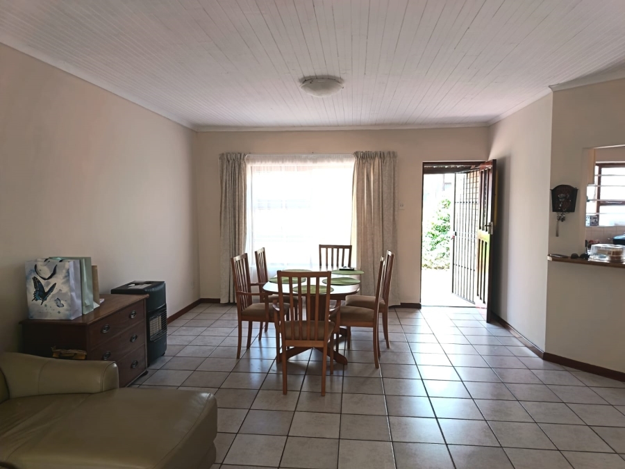 To Let 2 Bedroom Property for Rent in Wavecrest Eastern Cape